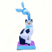 Load image into Gallery viewer, Staffordshire Cat Ornament